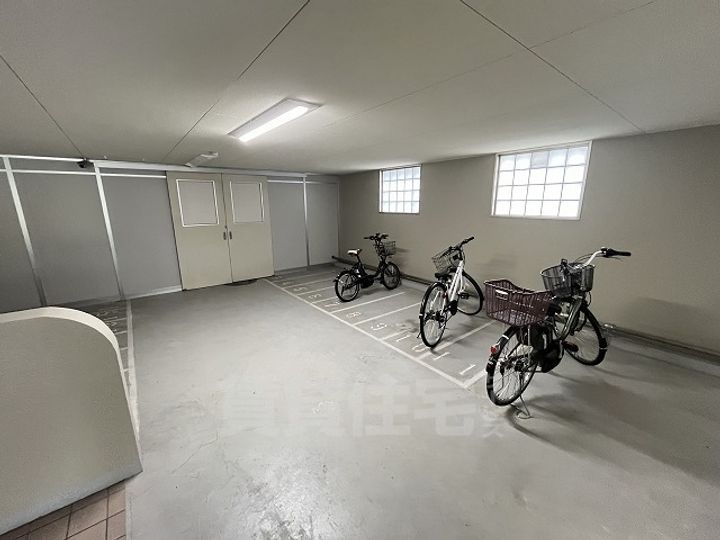 名次町ロジュマンの玄関