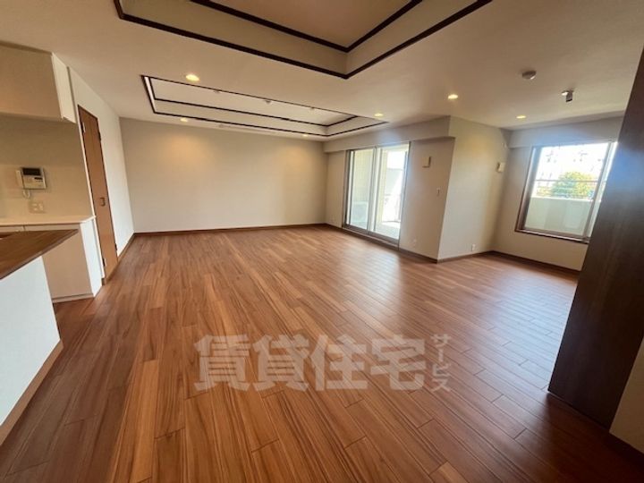 名次町ロジュマンの居間