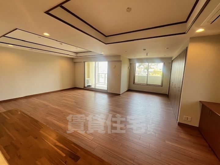 名次町ロジュマンの居間