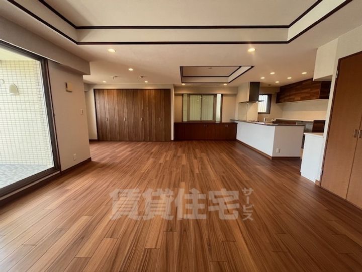 名次町ロジュマンの居間