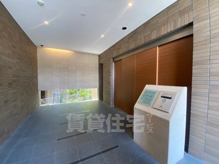 プライムメゾン富士見台の玄関