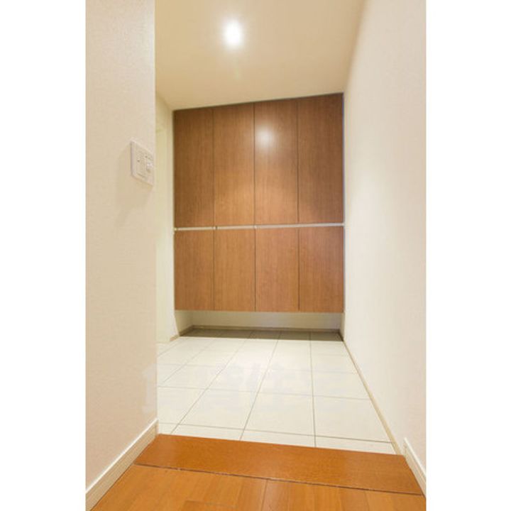 プライムメゾン富士見台の玄関