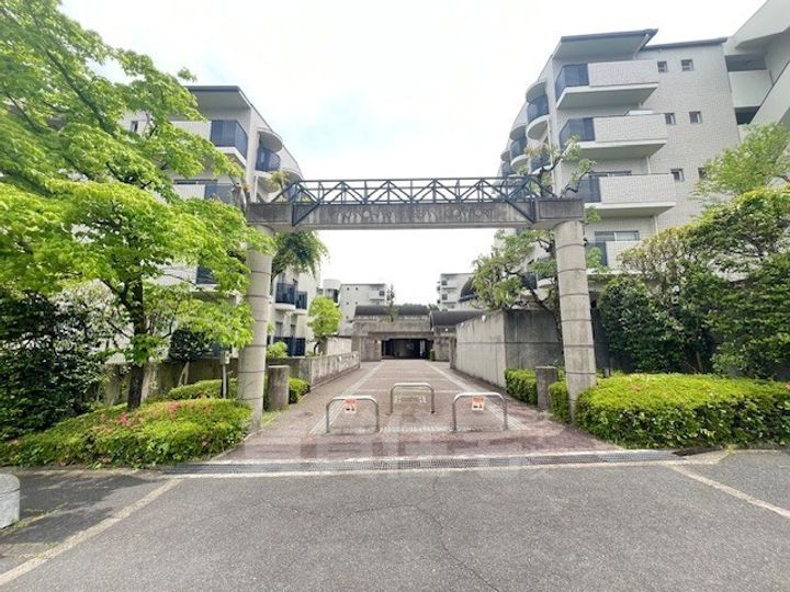 高の原アーバンコンフォートH棟の玄関
