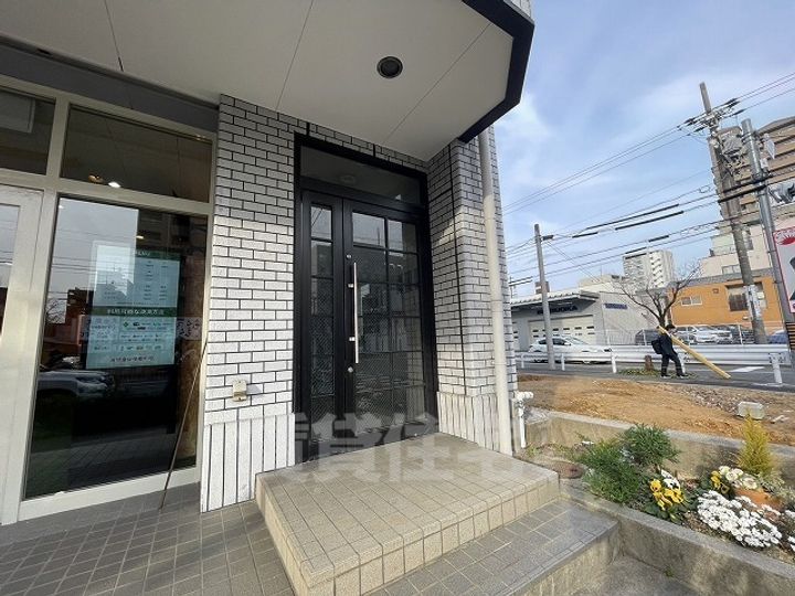 プチメゾン桜山の玄関