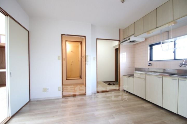 天美ローズマンションの居間