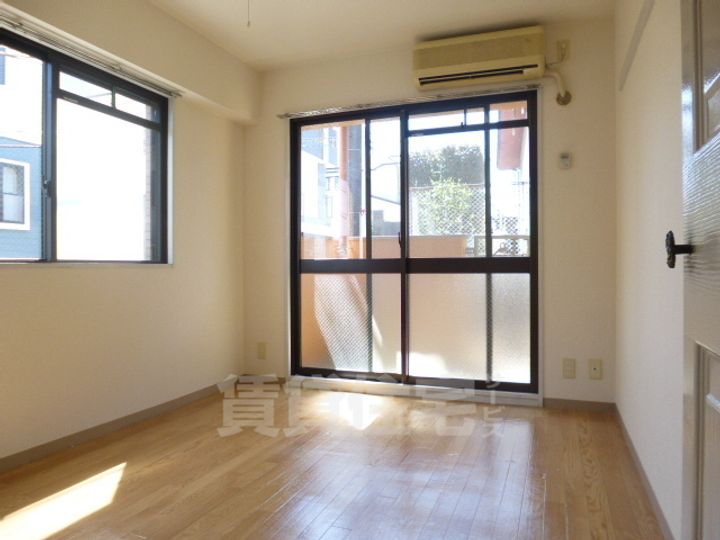 ヒルズ本山南の居間