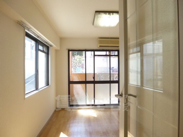 ヒルズ本山南の居間