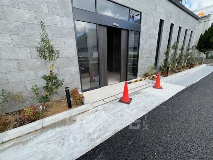 大阪府堺市西区浜寺石津町中2丁の賃貸マンションの玄関