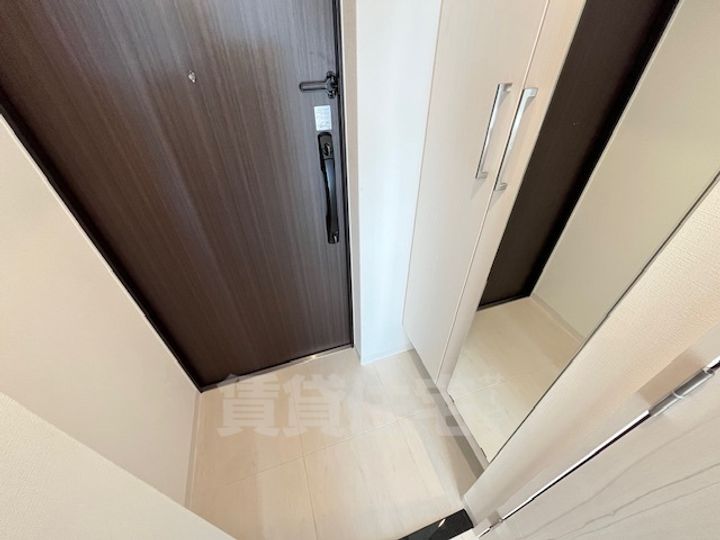 大阪府堺市西区浜寺石津町中2丁の賃貸マンションの玄関
