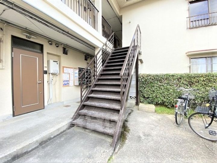 ハイツあかつきの玄関
