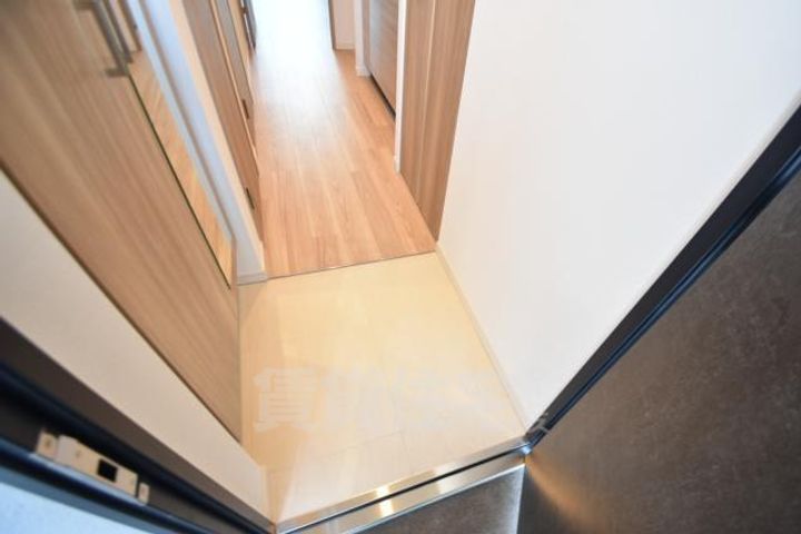 大阪府堺市西区浜寺石津町中1丁の賃貸マンションの玄関