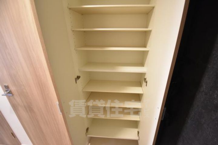 大阪府堺市西区浜寺石津町中1丁の賃貸マンションの内装