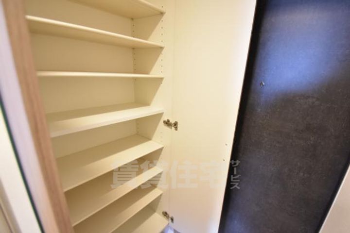 大阪府堺市西区浜寺石津町中1丁の賃貸マンションの内装