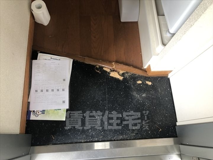 レオパレスKHMの玄関