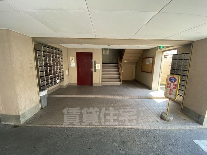 新大宮シティ・パル322の玄関