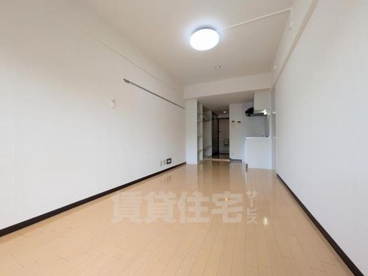大阪府茨木市南春日丘1丁目の賃貸マンションの居間