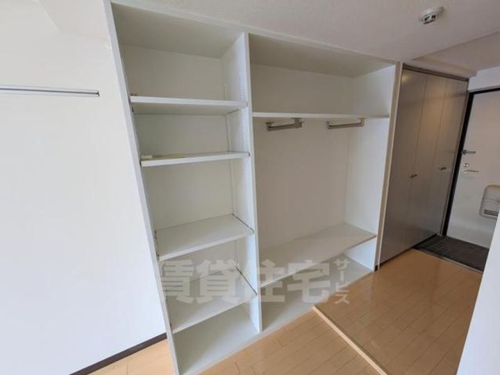 大阪府茨木市南春日丘1丁目の賃貸マンションの内装