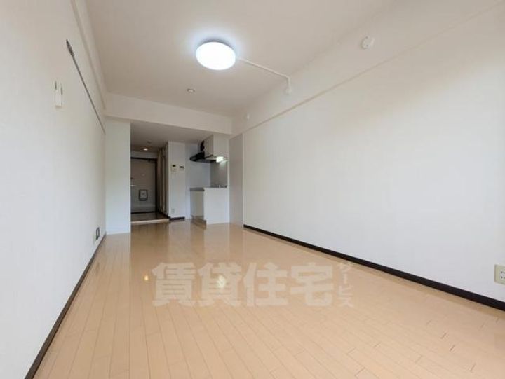 大阪府茨木市南春日丘1丁目の賃貸マンションの居間