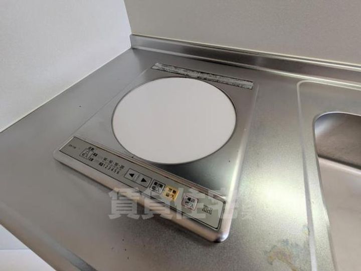 大阪府茨木市南春日丘1丁目の賃貸マンションのキッチン