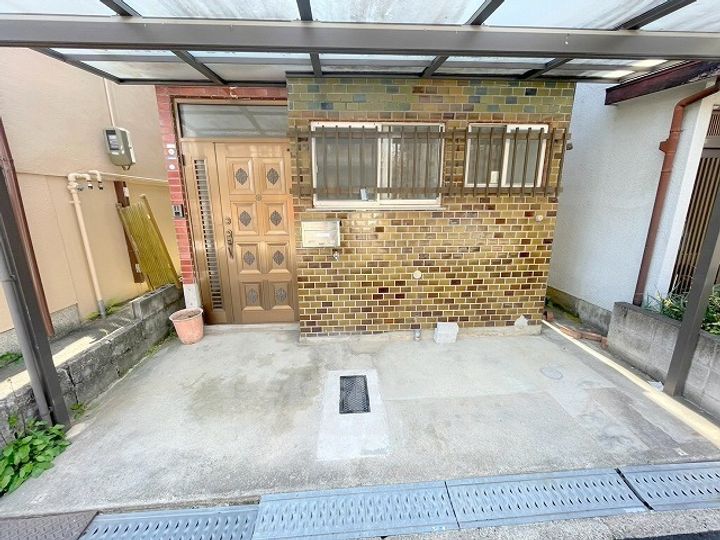 大阪府八尾市福万寺町南4丁目(一戸建)の賃貸物件の玄関