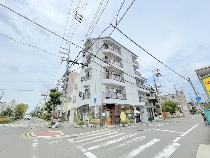 ホワイトインの外観