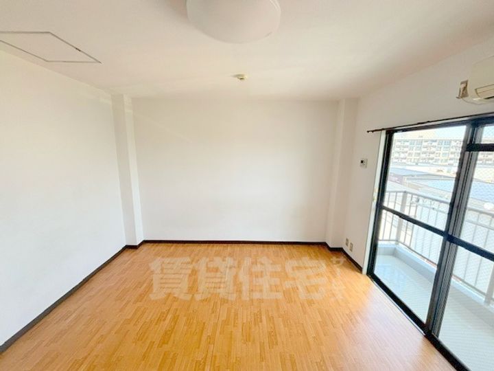 ホワイトインの居間