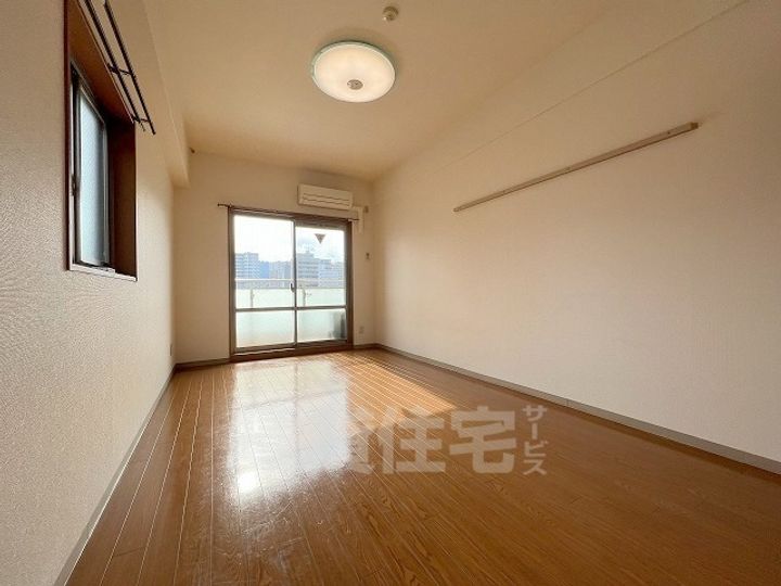 滋賀県大津市島の関の賃貸マンションの居間