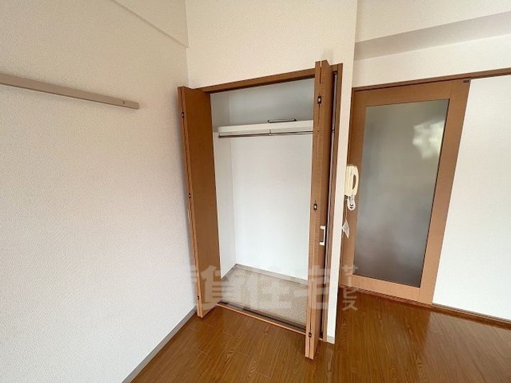 滋賀県大津市島の関の賃貸マンションの内装