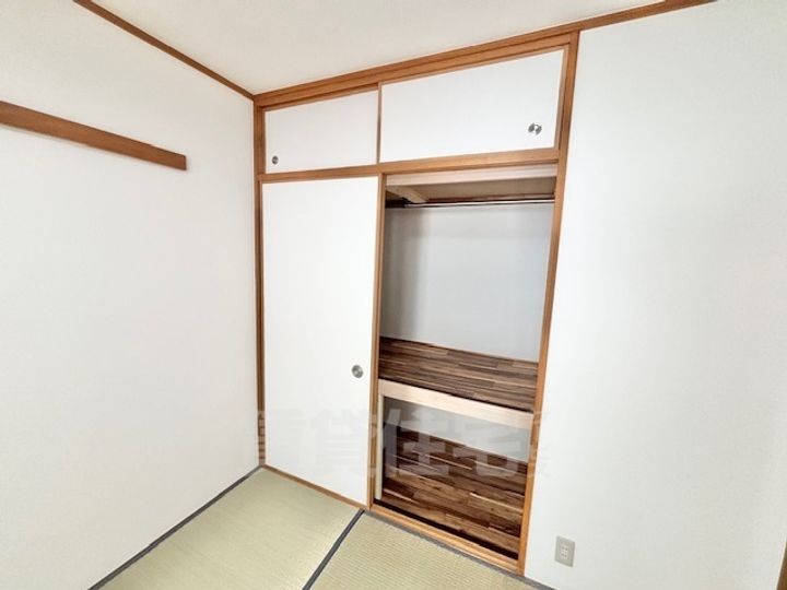 大阪府茨木市東太田3丁目の賃貸マンションの内装