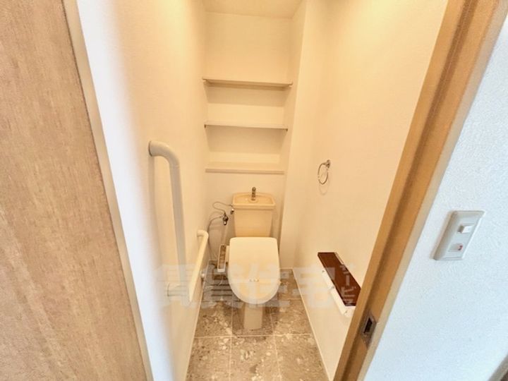 大阪府茨木市東太田3丁目の賃貸マンションの内装