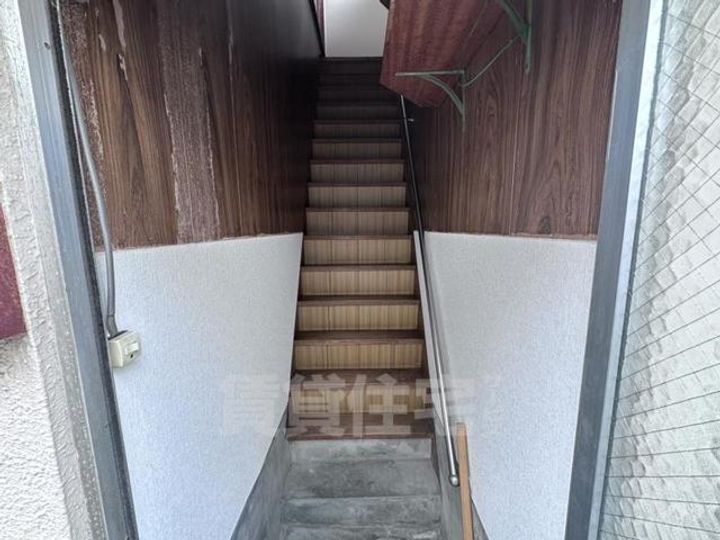 杭瀬南新町2丁目テラスハウスの玄関