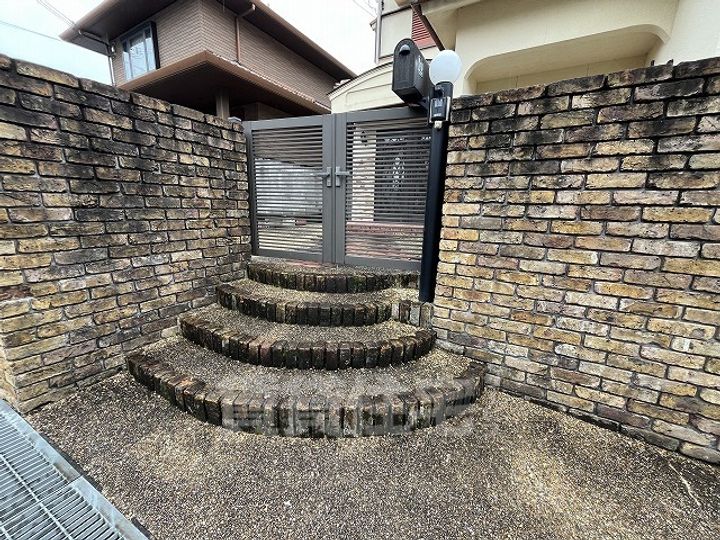 奈良県奈良市学園大和町2丁目(一戸建)の賃貸物件の玄関