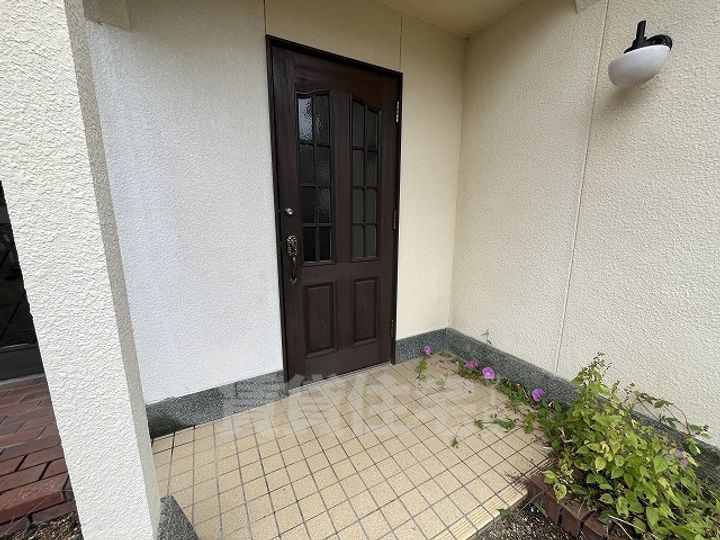 奈良県奈良市学園大和町2丁目(一戸建)の賃貸物件の玄関