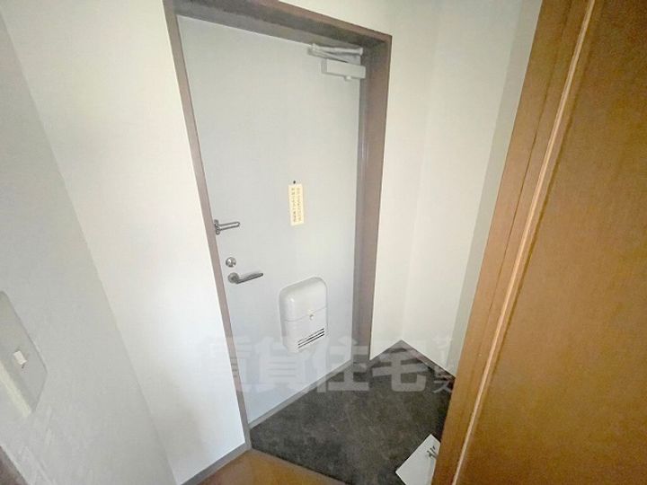 ハイツハピネスの玄関