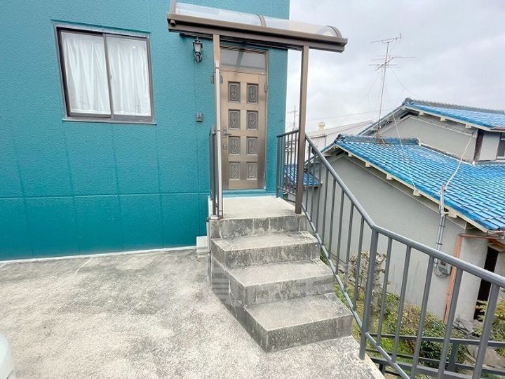 大阪府富田林市西板持町6丁目(一戸建)の賃貸物件の玄関