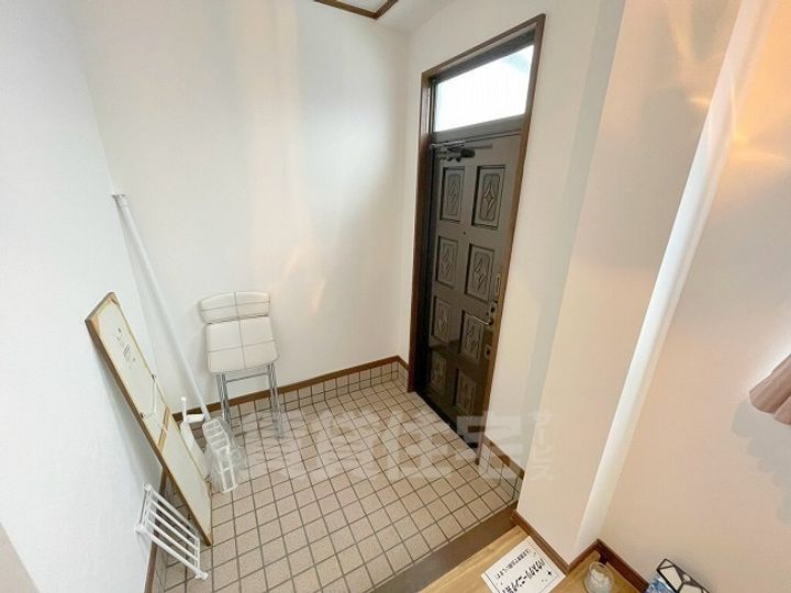 大阪府富田林市西板持町6丁目(一戸建)の賃貸物件の玄関