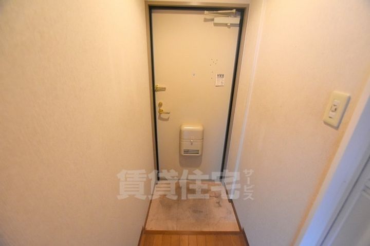 コンフォート本町203の玄関