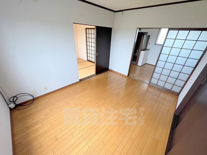 大清リバーサイドハイツの居間