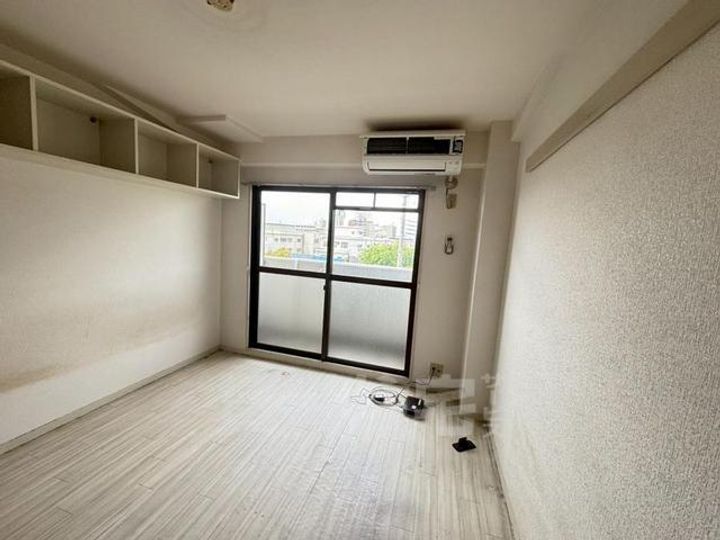 ジュネス蛍池の居間