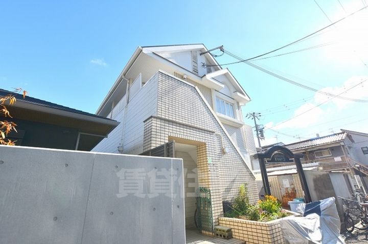 ロイヤルハイツまつい2の外観