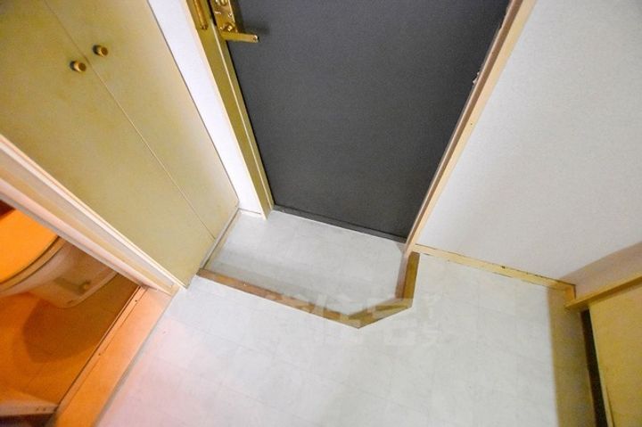 ロイヤルハイツまつい2の玄関