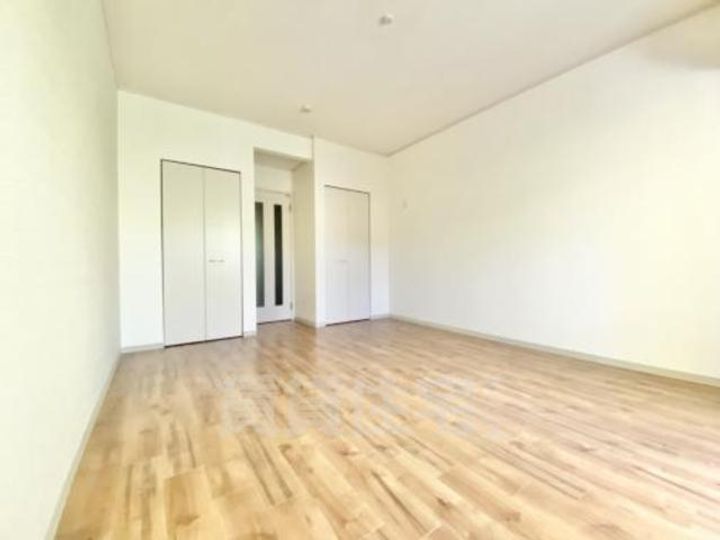 大阪府茨木市豊川2丁目の賃貸アパートの居間