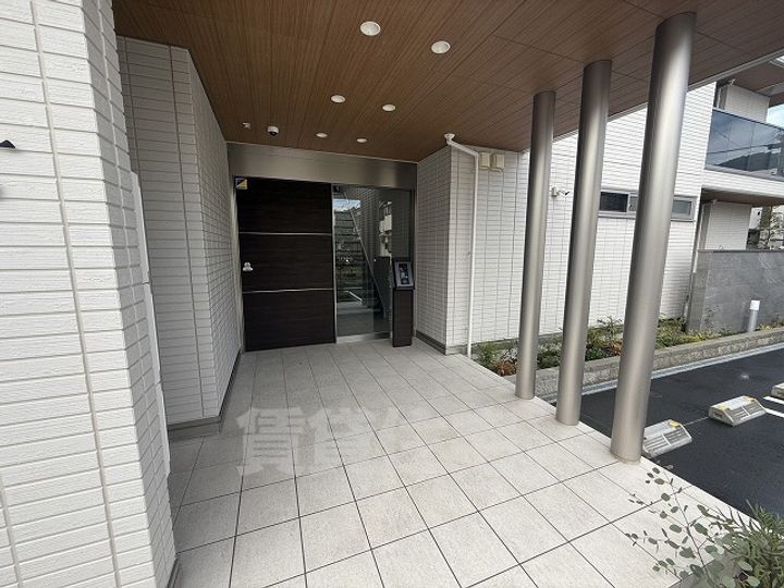 大阪府東大阪市末広町の賃貸アパートの玄関