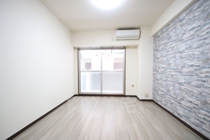 大阪府堺市堺区甲斐町西3丁の賃貸マンションの居間