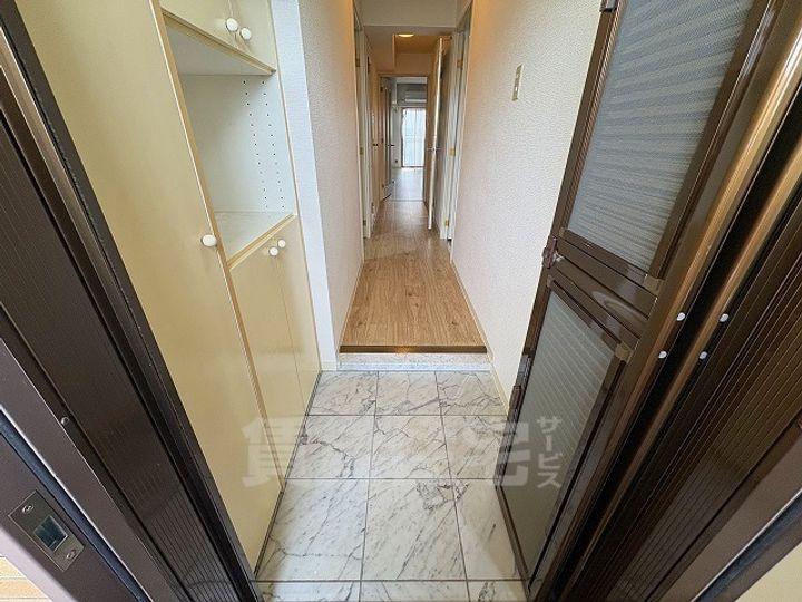 朝日プラザイーストスクエア812の玄関