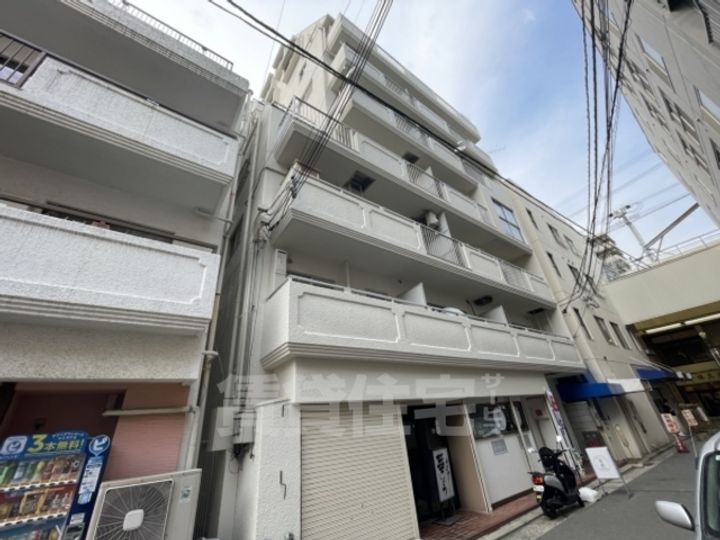 グランドシャトー板宿2の外観