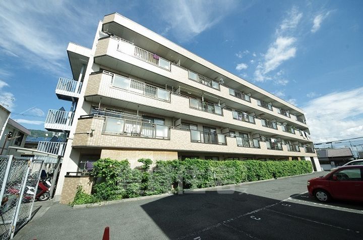 大阪府東大阪市御幸町の賃貸マンションの外観