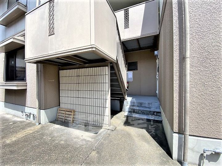 ボナール柳の玄関