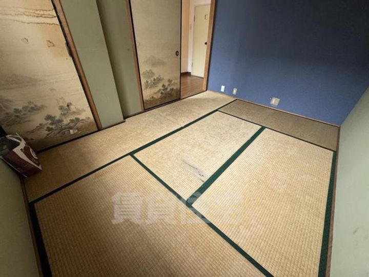 アール・アイ緑町の居間