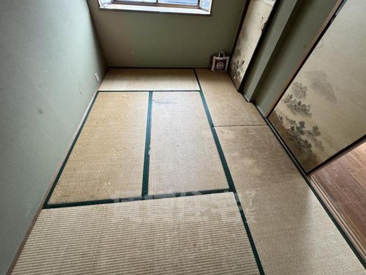 アール・アイ緑町の居間